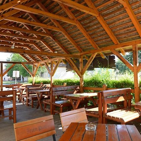 Zlatni Klas Зренянин Экстерьер фото